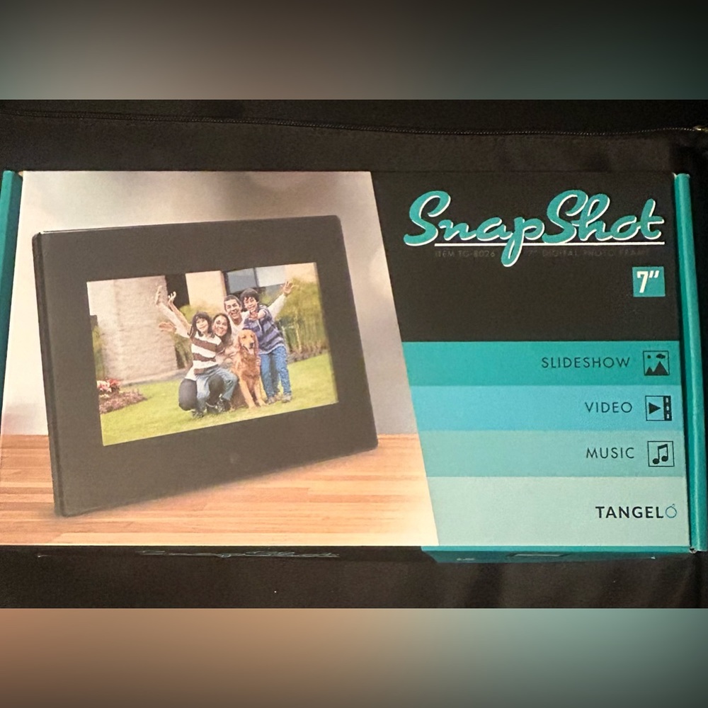 NIB Snapshot 7” digital photo frame. Supports photo, video and music. USB.